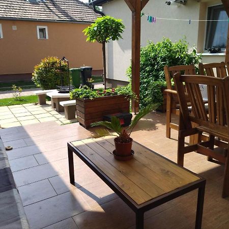 Kurucz Vendeghaz Hajduszoboszlo Lägenhet Exteriör bild